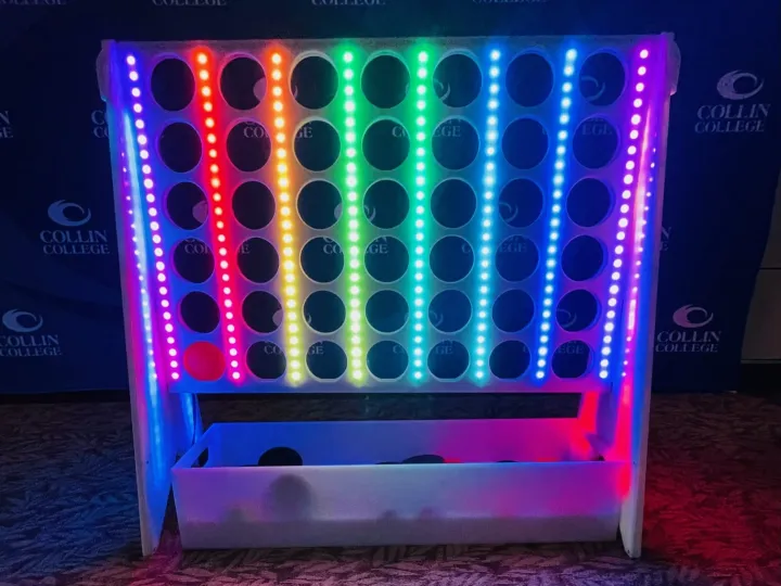 Conecta 4 XXL LED en un evento (1)