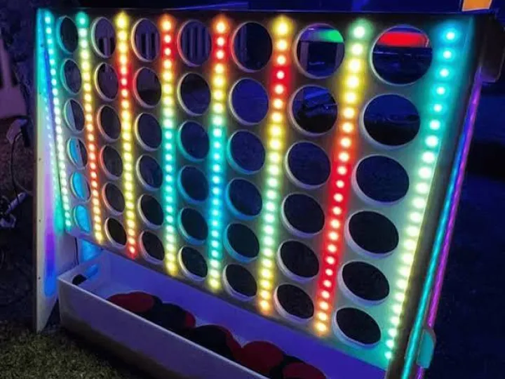 Conecta 4 XXL LED en un evento (4)
