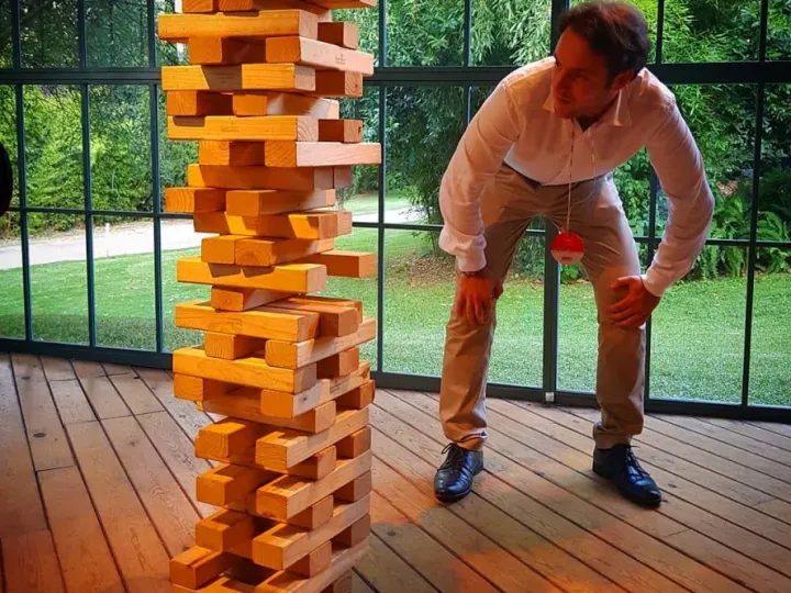Jenga gigante en un evento (1)