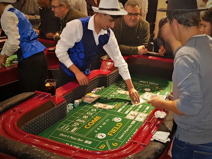 Mesa de dados (craps) en un evento (2)