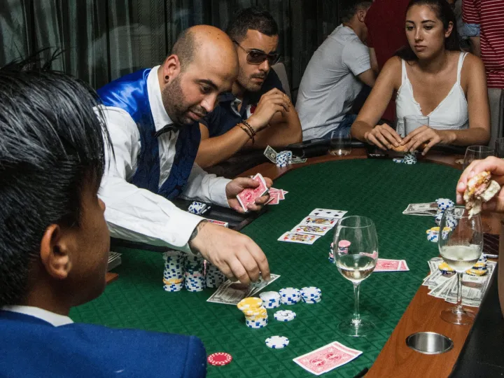 Taula de pòquer Texas Hold’em en un esdeveniment (3)