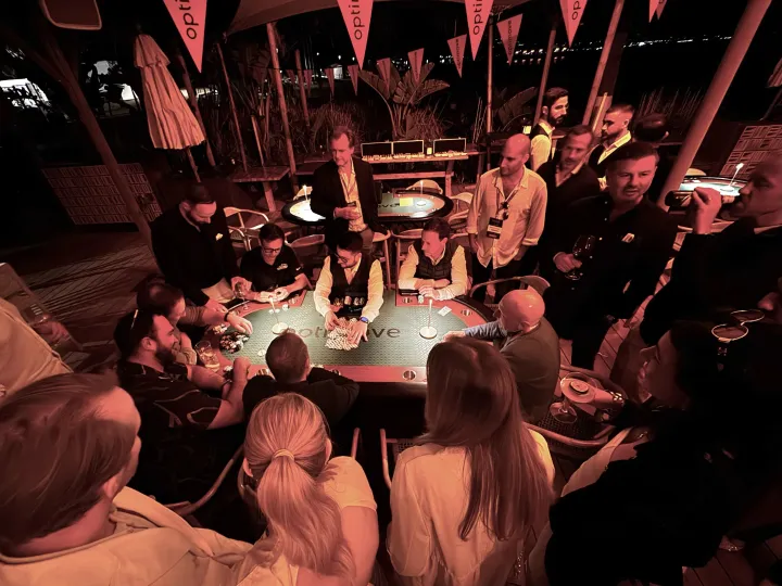 Taula de pòquer Texas Hold’em en un esdeveniment (6)