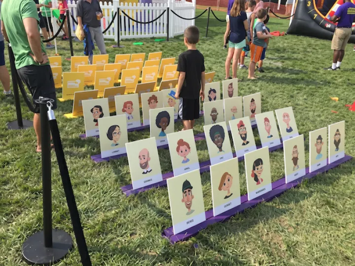 Quién es Quién gigante en un evento (1)