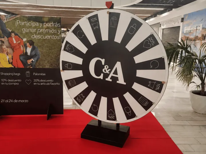 Ruletas promocionales en un evento (3)