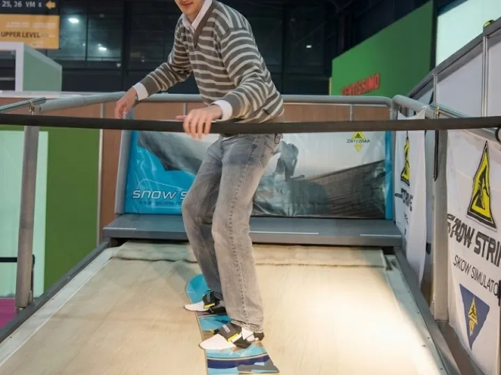 Simulador de snowboard en un evento (1)