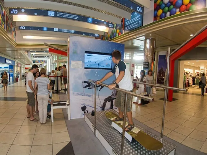 Snowboard simulator at an event (4)