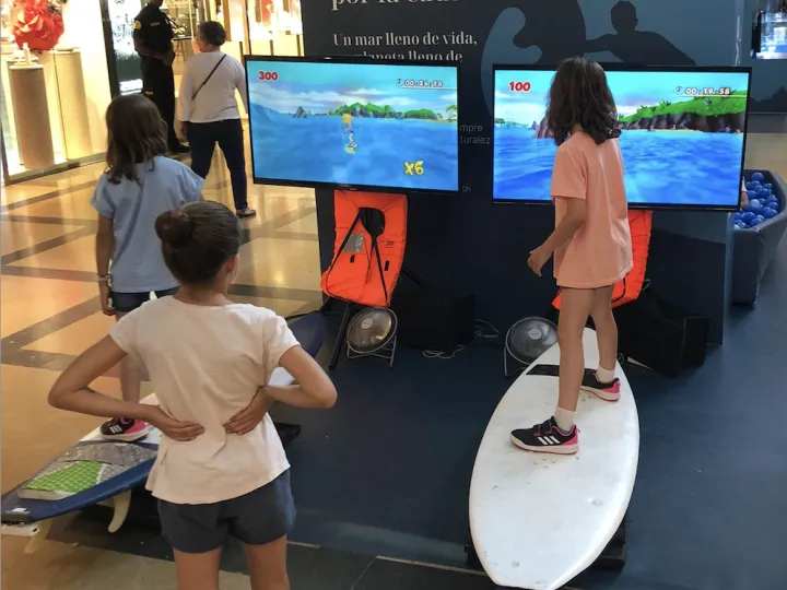 Simulador de surf en un evento (3)