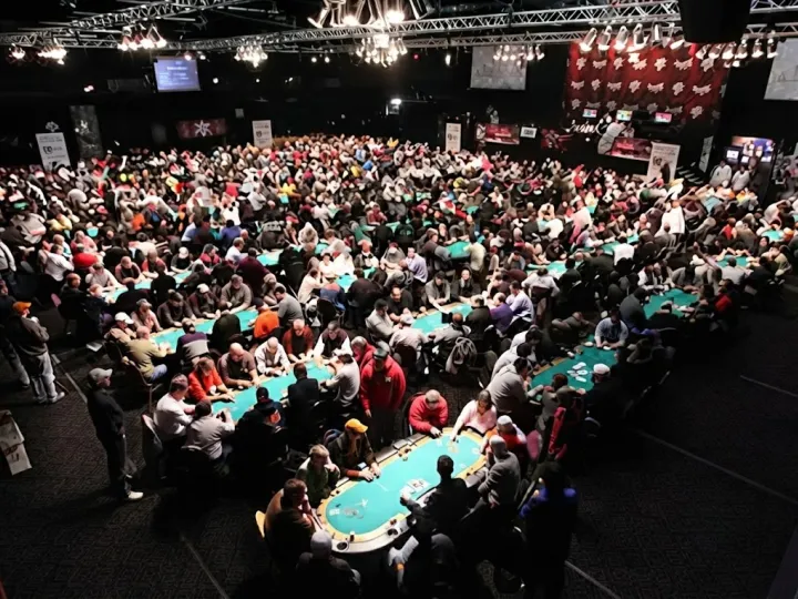 Corporate poker tournament at an event (5)
