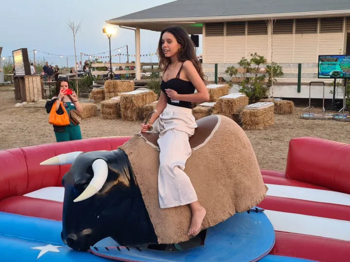 Toro mecánico en un evento (7)