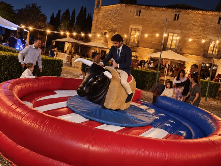 Toro mecánico en un evento (7)
