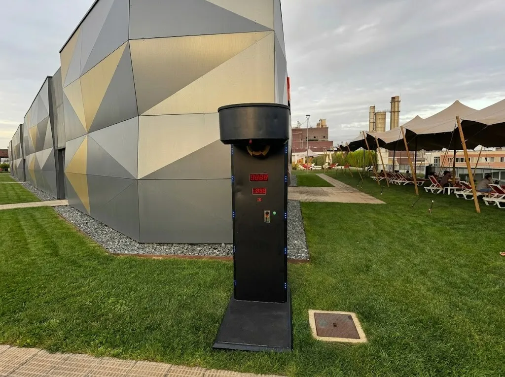 Boxing machine for trade shows and events