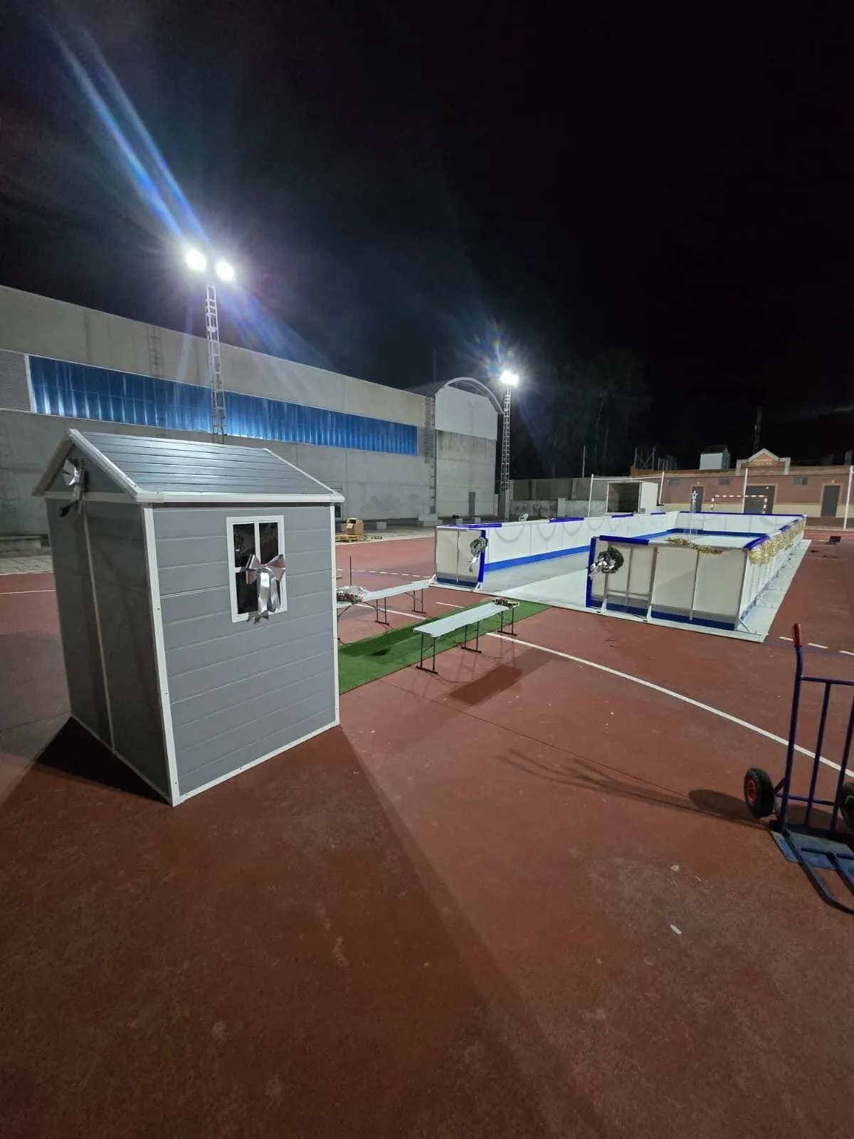 Eco-friendly synthetic ice rink for trade shows and events