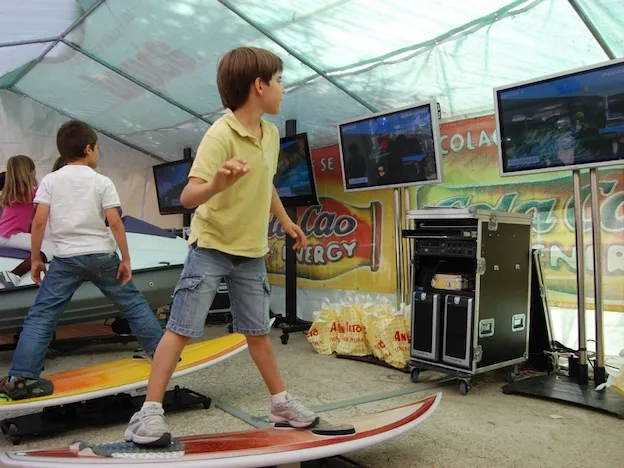 Simulador de surf para ferias y eventos